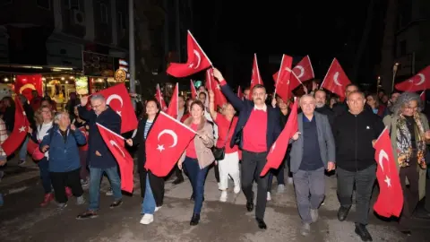Dikili ve Çandarlı’da Cumhuriyet Coşkusu Meydanlara Taştı