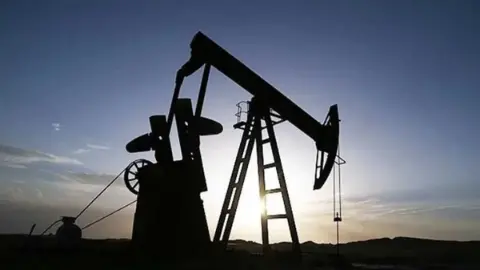 12 AB ülkesinden piyasaya 42,6 milyon varil petrol arzı