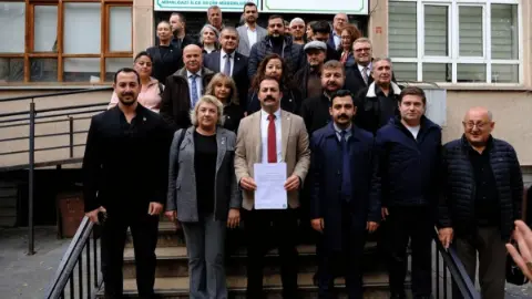 YENİ Parti Eskişehir İl Başkanı Talat Yalaz mazbatasını aldı