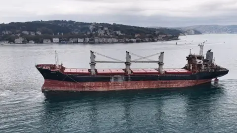Saldırıya Uğrayan Aroyat Gemisi Söküm İçin Aliağa’ya Gidiyor