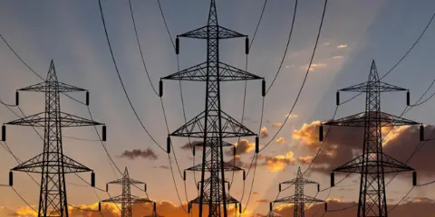 Hamamönü’nde elektrik çilesi! Esnaf kesintilerden şikâyetçi