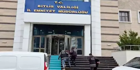 Bitlis’te aracın zulalarında 2 kilo 914 gram metamfetamin bulundu: 2 kişi tutuklandı