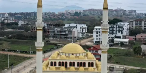 Riskli minareler çelik sistemlerle yenilendi