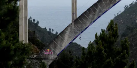 216 Metre Yükseklikte Tarihi Bir Geçişe İmza Attı