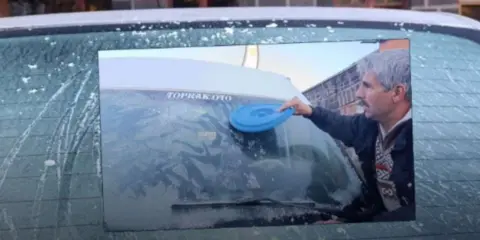 Kars’ta Araçların Camları Buz Tuttu