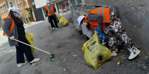 Hakkari’de çevre temizliği çalışmaları sürüyor