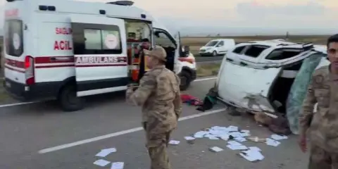 Kontrolden Çıkan Otomobil Refüje Çıktı