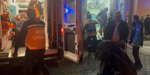 Hakkâri'de Göçmenleri Taşıyan Minibüs Dereye Uçtu: 20 Yaralı