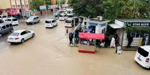 Cizre'de Sağanak Yağış Hayatı Felç Etti