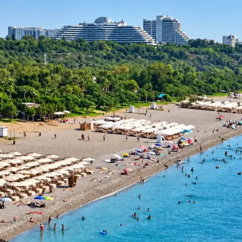 Antalya'da turist sayısı 15 milyonu aştı: Kongre turizmiyle sezon 12 aya yayılıyor