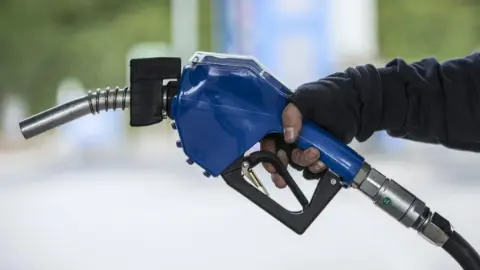 Shell ve TotalEnergies'den rekor kar: Petrol devleri 2022'den bu yana zirvede