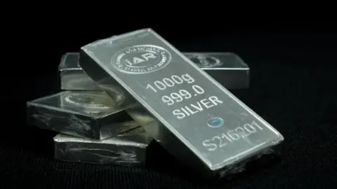 50 doların altına gerileyen gümüş fiyatları daha da düşer mi? Kasım 2025 sonrası bir ilk