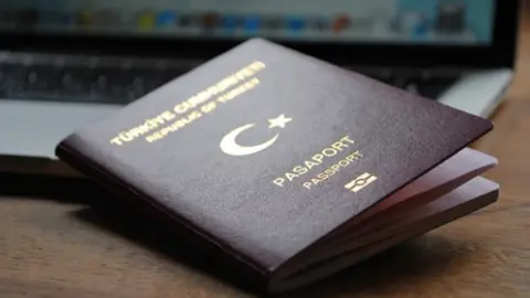 Karadağ'a gidecekler dikkat: THY'den 1 Kasım uyarısı