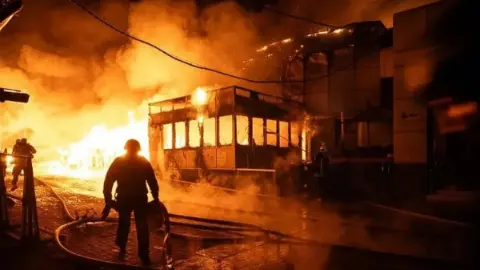 Rusya, Ukrayna'nın enerji tesislerini vurdu: Kiev ve Harkiv hedef alındı