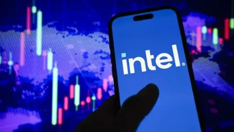 Teknoloji hisselerinde'Intel' krizi: 52 yılın en büyük düşüşü! Dev bankalar ne dedi?