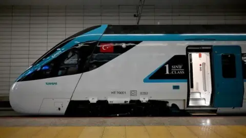 Milli hızlı trenden deneme seferi: 250 kilometre hıza ulaştı