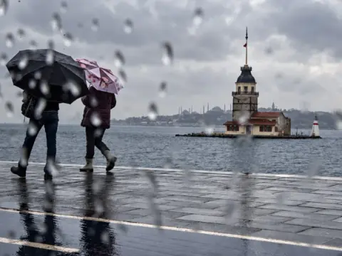 HAVA DURUMU 27 EKİM: Beklenen yağış başladı! İstanbul'da yağmur ne zaman bitecek?