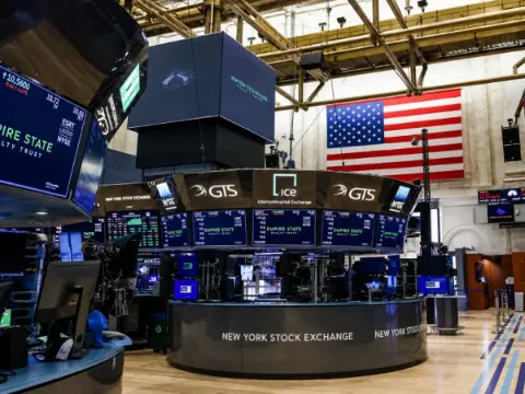 Fed faiz kararı öncesi Wall Street karışık: Nasdaq teknoloji desteğiyle yüzde 0.24 artıda
