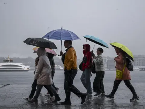 İstanbul'da sağanak yağış alarmı: 7 gün boyunca mevsim normallerinin altında sıcaklık bekleniyor