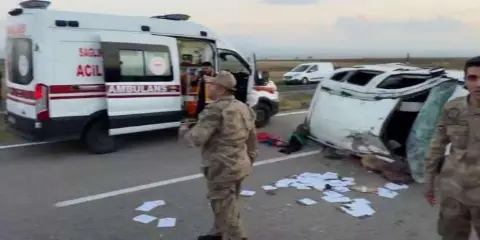 Feci kaza: 7 kişinin bulunduğu araç takla attı