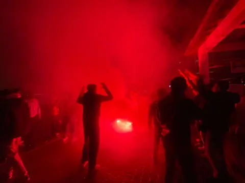 Kötekli’de Derbi Heyecanı: Taraftarlar Havai Fişek Attı, Polis Önlem Aldı