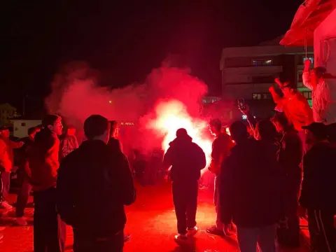 Kötekli’de Derbi Heyecanı: Taraftarlar Havai Fişek Attı, Polis Önlem Aldı