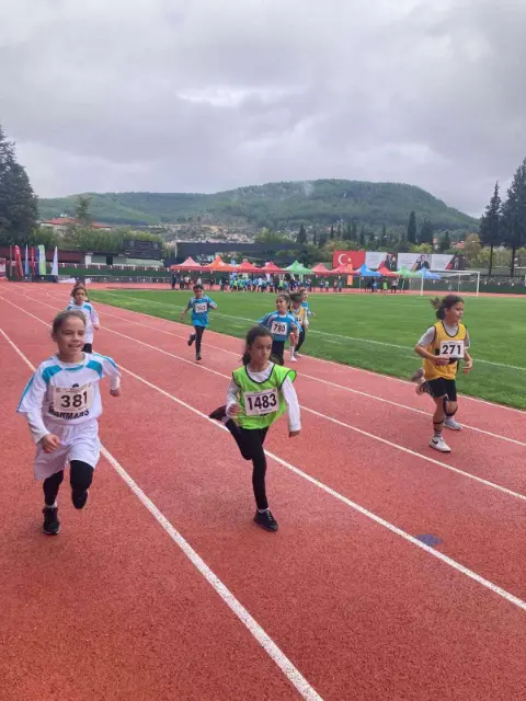 Muğla Atatürk Stadyumu’nda Cumhuriyet Coşkusu: 316 Sporcu Pistte Buluştu