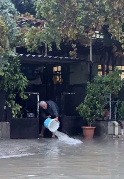 Fethiye’de Sağanak Hayatı Felç Etti: Evler, İş Yerleri ve Seralar Sular Altında