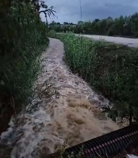 Fethiye’de Sağanak Hayatı Felç Etti: Evler, İş Yerleri ve Seralar Sular Altında