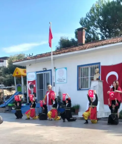 Milas Çamovalısaz İlkokulu’nda 29 Ekim Coşkusu: Köy Halkı ve Öğrenciler Cumhuriyet Bayramı’nı Birlikte Kutladı