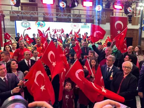 Menteşe ‘de Fener Alayı Çoşkusu