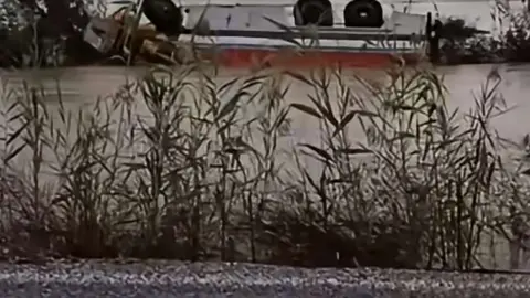Dalaman’da Taşan Dereyi Yol Sandı: Tanker Devrildi, Şoförün Kurtuluşu Dikkat Çekti