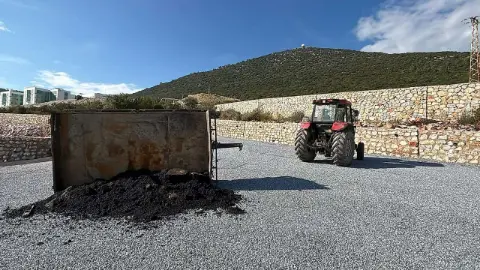 Muğla’da Traktörün Römorku Devrildi, 2 Belediye Çalışanı Yaralandı