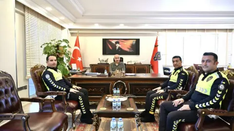 Muğla’da Türk Bayrağına Duyarlı Polisleri İl Emniyet Müdürü Ağırladı