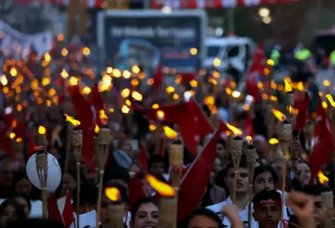 Güldoğan’dan Anlamlı Kutlama