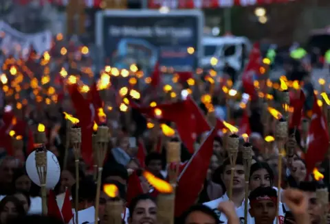 Güldoğan’dan Anlamlı Kutlama