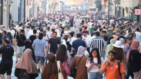 TÜİK açıkladı: İşsiz sayısı bir ayda 198 bin arttı