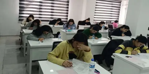 Beytüşşebap GAP Kütüphanesi’nde Öğrenciler Haftaya Deneme Sınavıyla Başladı