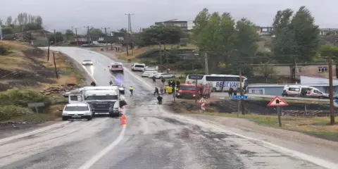 Şırnak’ta otobüs tırla çarpıştı: 1 ölü, 14 yaralı