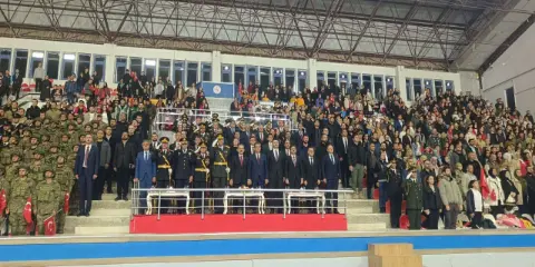 Şırnak'ta 103. Yıl Coşkusu: Cumhuriyet Bayramı Kapalı Salonda Kutlandı