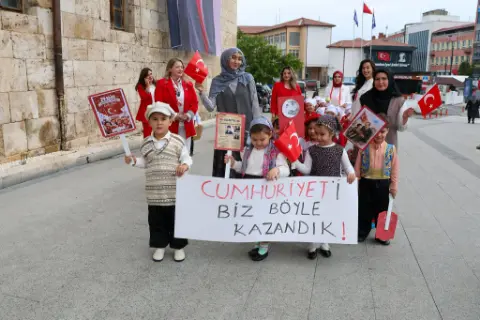 Sivas'ta 29 Ekim'e özel minik bando takımı! Vali Şimşek bayram sevincine ortak oldu!