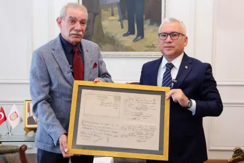 Sivas Hafıza Merkezi'nden 110 yıllık hasrete son: Yüzbaşı Abdülkadir'in belgeleri torununa teslim edildi