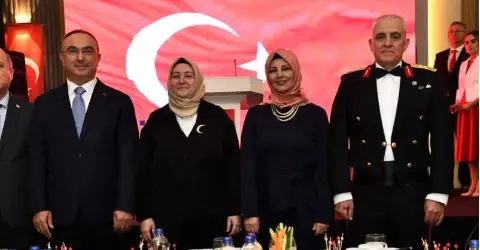 Vali Soytürk: “Cumhuriyetimizin kazanımlarına sahip çıkmak en büyük sorumluluğumuz”