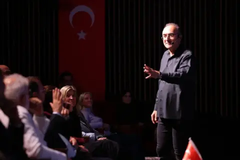 Atatürk fotoğrafları ve Sunay Akın’la Cumhuriyet yolculuğu