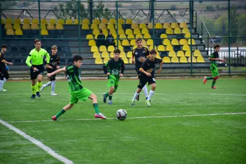 U14’te Namık Kemalspor, Büyük Çınarlıspor karşısında son dakikada güldü: 2-1