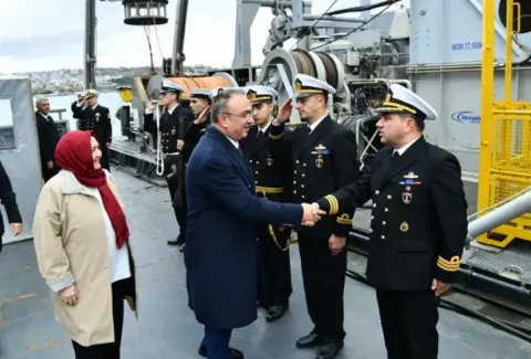 Vali Soytürk, TCG Işın Gemisi’nde şehit aileleri ve gazilerle buluştu