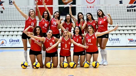 Muratpaşa'nın Sultanları sahadan 3-0’lık galibiyetle ayrıldı