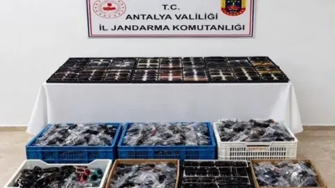 Antalya’da 5 bini aşkın ürün ele geçirildi