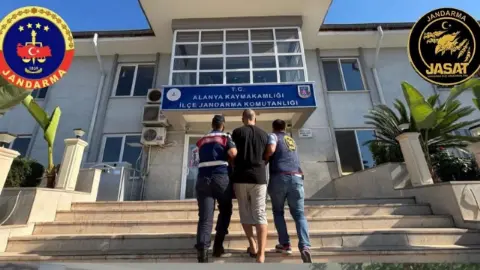 Antalya'da JASAT'ın 12-21 Ekim çalışmalarında aranan 426 kişi yakalandı