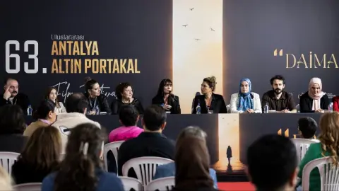 Altın Portakal'da iki yarışma filmi, iki çarpıcı hikaye